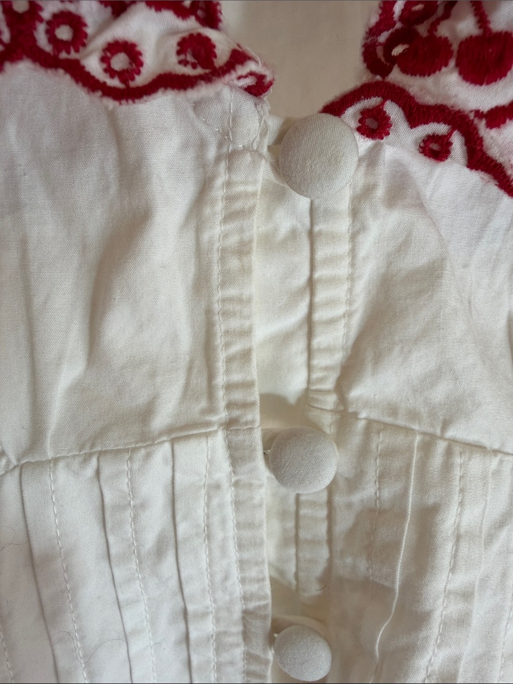 ADORABLE! Damson Madder White Cotton Blouse with Red Embroidered Collar - Picture 6 of 9